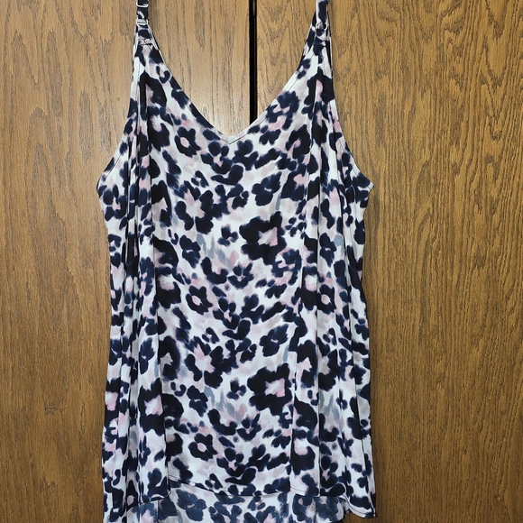 torrid Tops - Size 2 Torrid Blue and Pink Floral Tank Top NW/OT